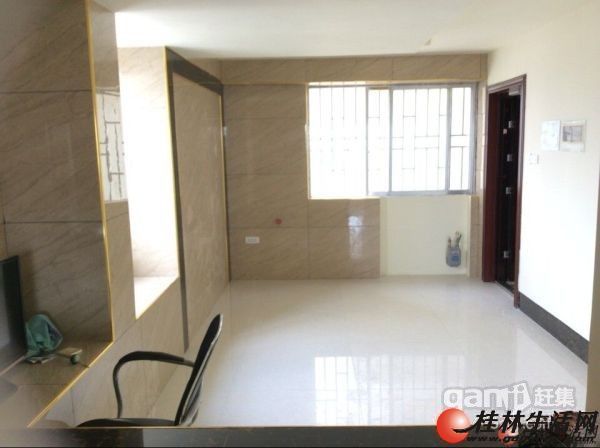 Q��վ ��ó���� ȫ�¾�װ 1��1�� �շ� ����칫�豸����