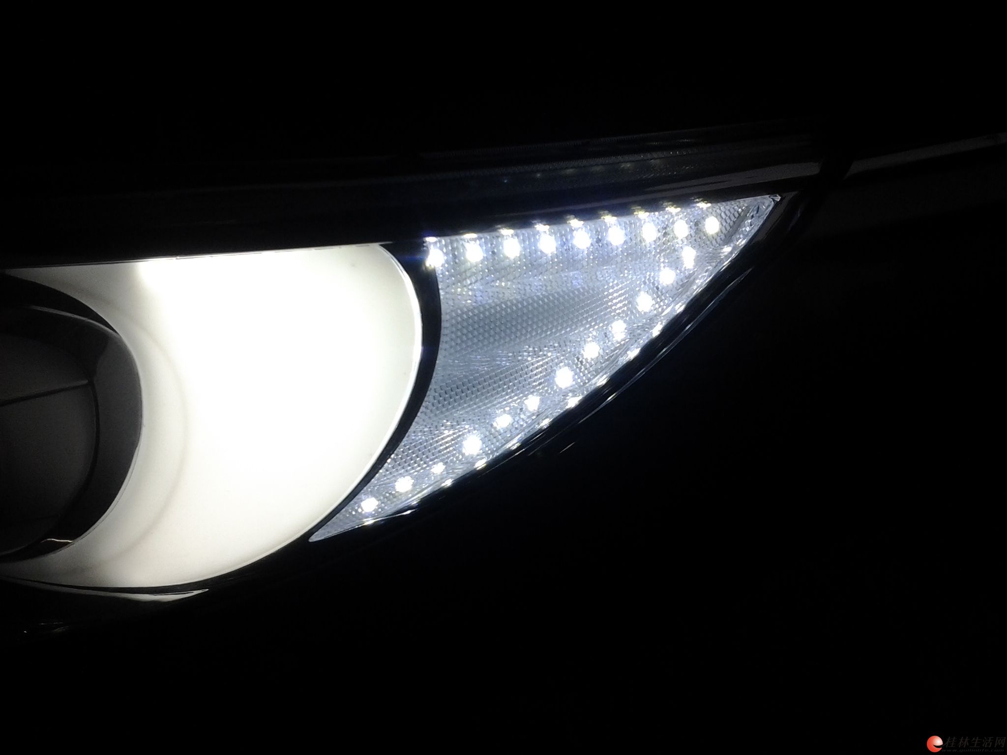 ˫��͸�������еƣ�LED�Ķ��ƣ�ʾ����