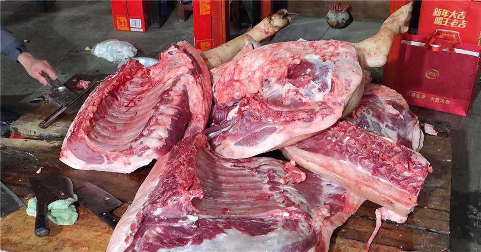 到龍脊山里的朋友舅舅家殺年豬，太好吃了