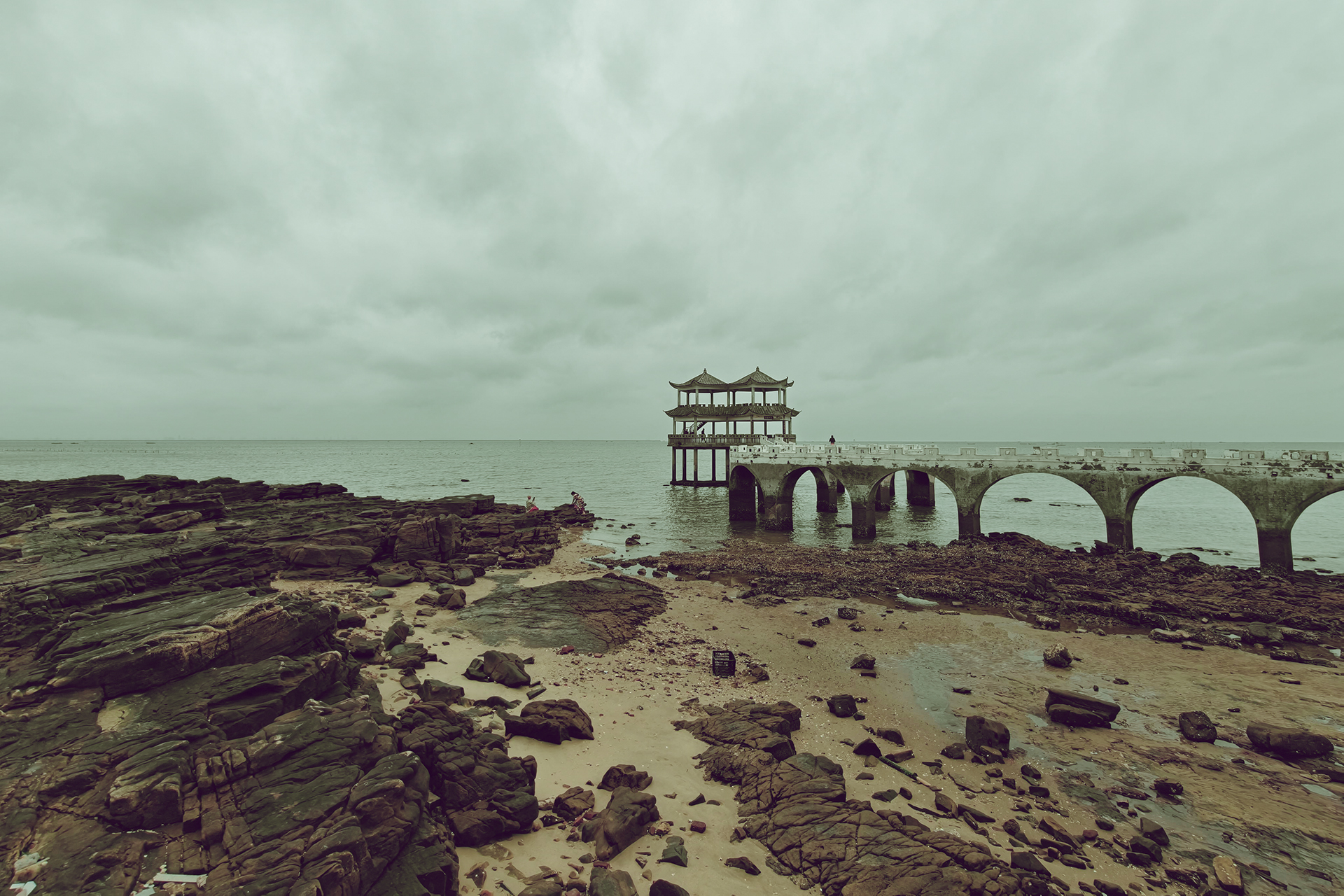 阴天的大海有它独特的美