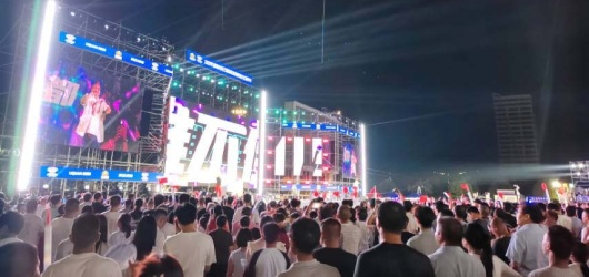 2026年中秋节，临桂的夜晚，就是这么闹热