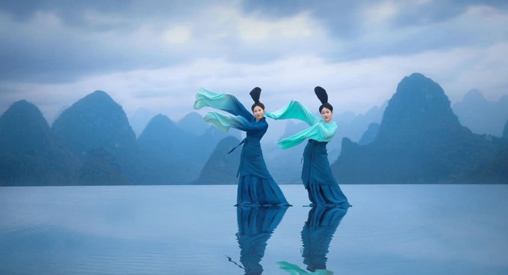 一對(duì)蘇州母女專門(mén)來(lái)桂林拍的青綠