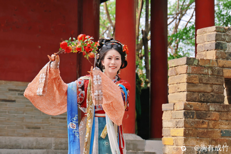 宋城墙汉服人像 (11).jpg