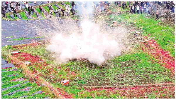 三江花炮闹新春 瑶乡年味别样浓