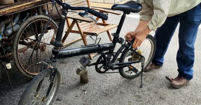 修单车刹车记：认真修车四十分钟，老人只收十元钱