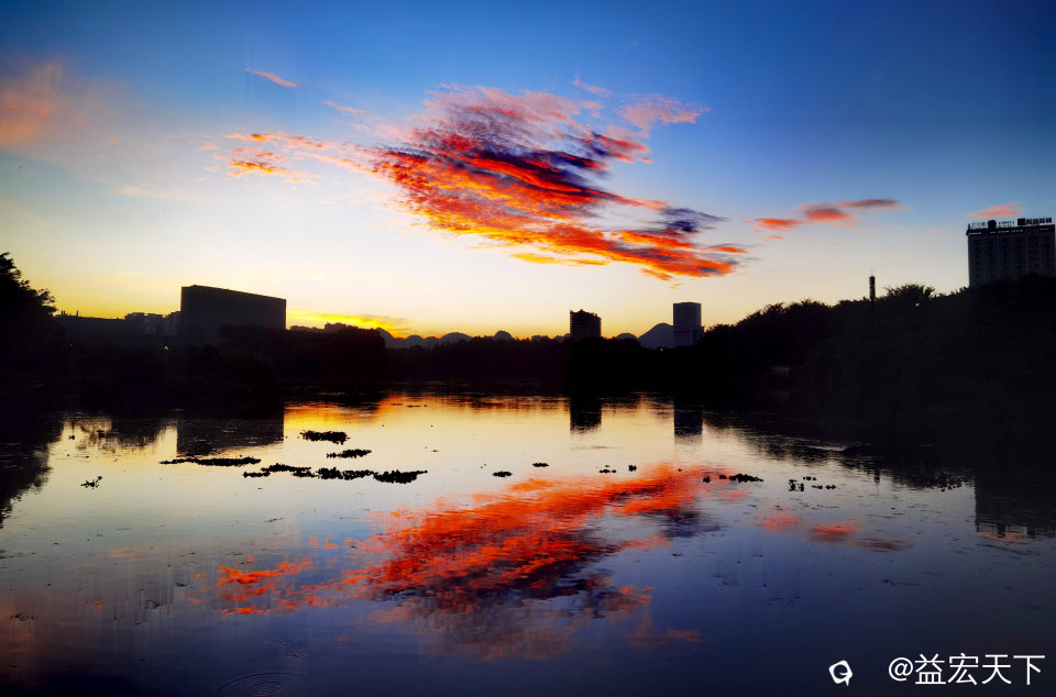 鱼跃水天