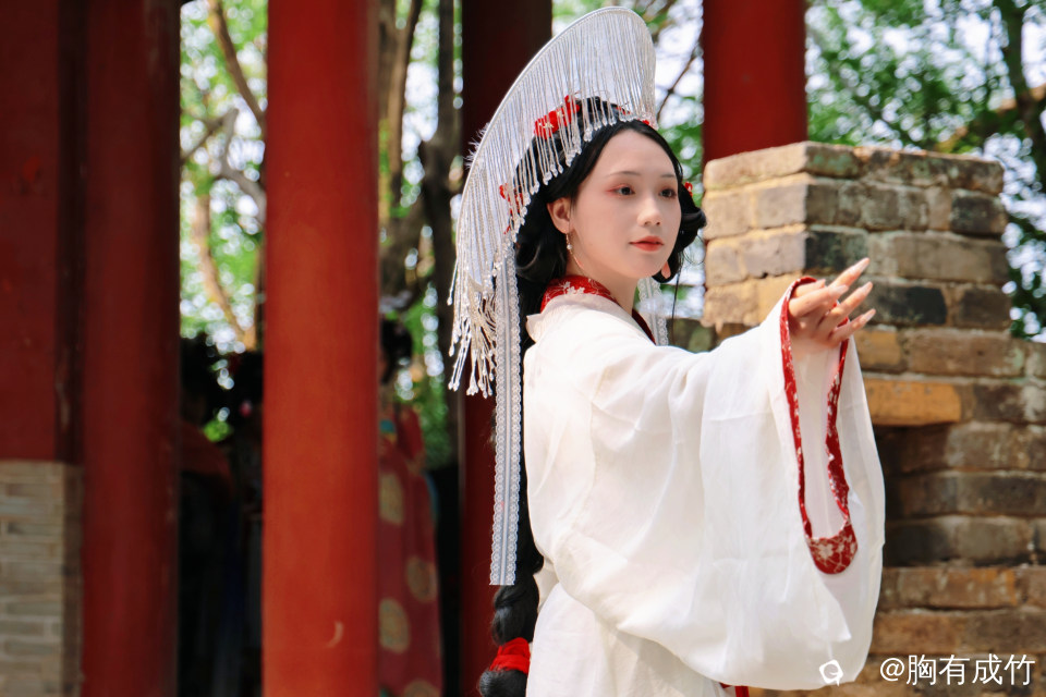 宋城墙汉服人像 (16).jpg