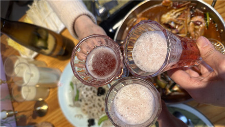 闔家圍坐，共品團(tuán)圓盛宴